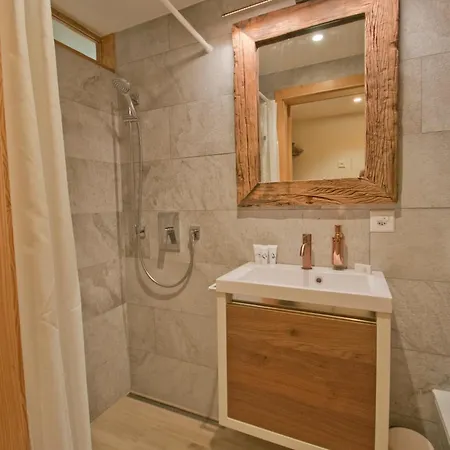 Aosta Apartament *